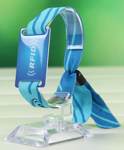 Pulsera RFID para hotelería