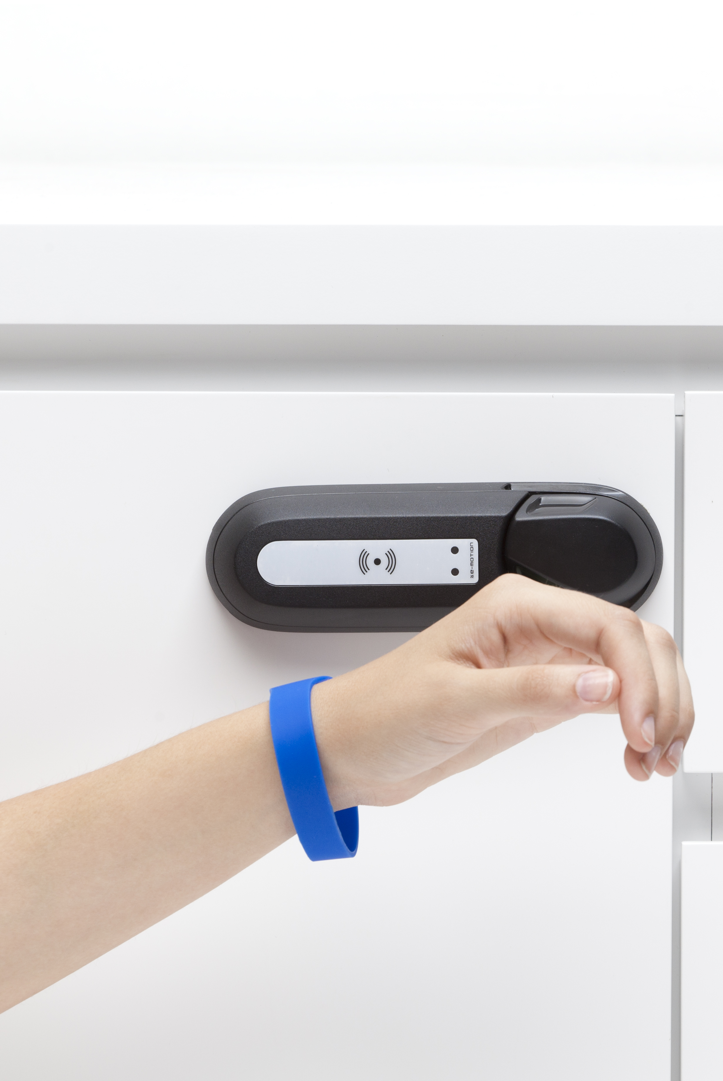 Diferentes modelos de brazaletes y pulseras RFID para hotelería
